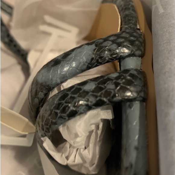 KAARI BLUE Women’s Laurel Sandal 3 inch Heels Faux Leather Snake Print Sz 8 NWT - Picture 6 of 7